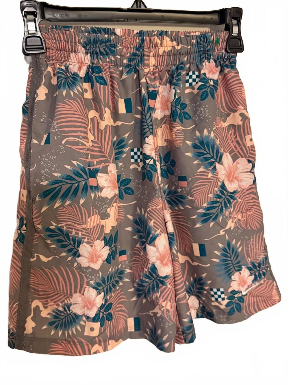 Nike Dri-FIT Floral youth Athletic Shorts Size Large